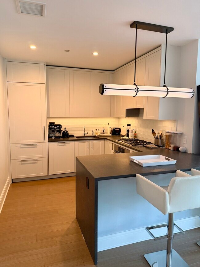 Building Photo - 514 N Peshtigo Ct