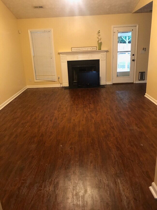 Building Photo - 3514 Clovis Ct