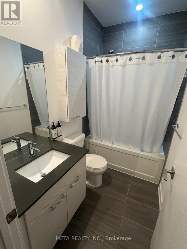 Photo du bâtiment - 120 Carrick Trail