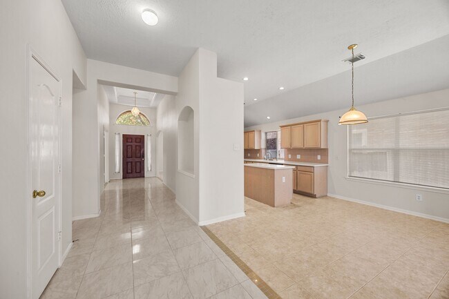 Building Photo - 1622 Pebble Brk
