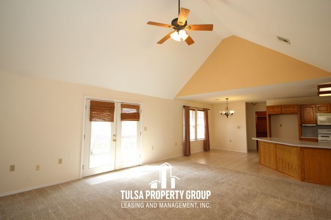 Building Photo - 408 N Elm St  Jenks Oklahoma 74037