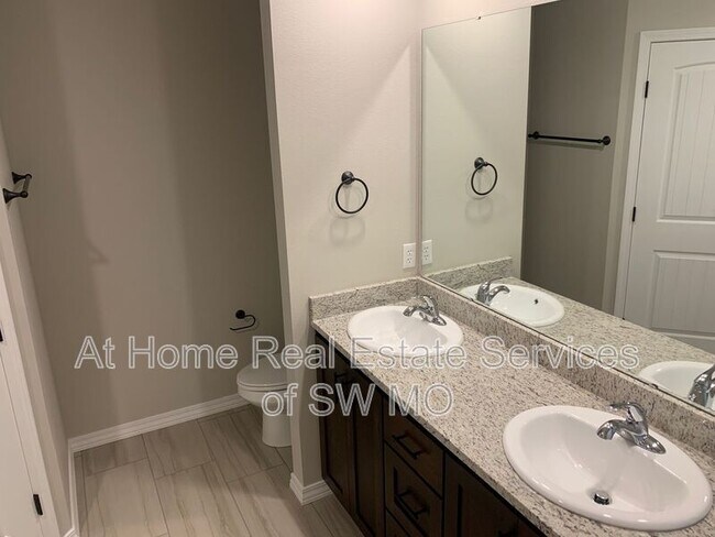 Foto del edificio - 2434 E Mission St