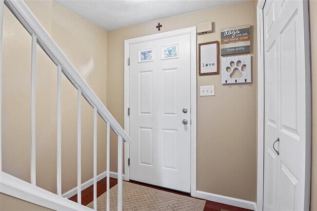 Building Photo - 906 Countryside Dr