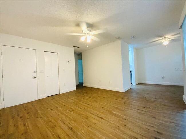 Foto del edificio - 305 Wellington Ct