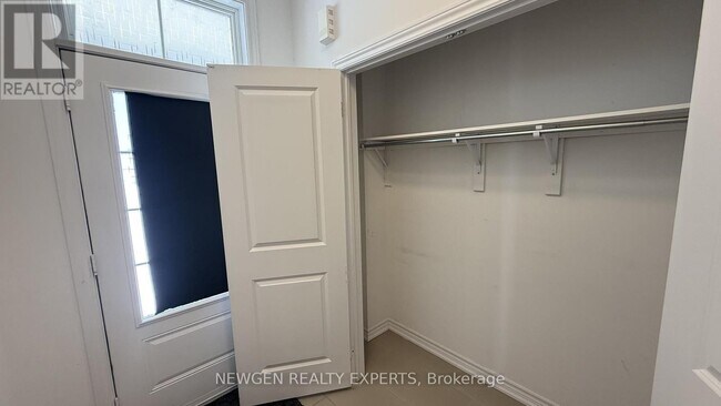 Building Photo - 33 MacKenzie St