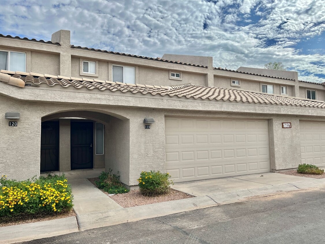 COMING SOON! 3 Bed 2.5 Bath in Gated Commu... - COMING SOON! 3 Bed 2.5 Bath in Gated Commu...