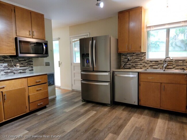 Renovated kitchen - 26 Valley Ln