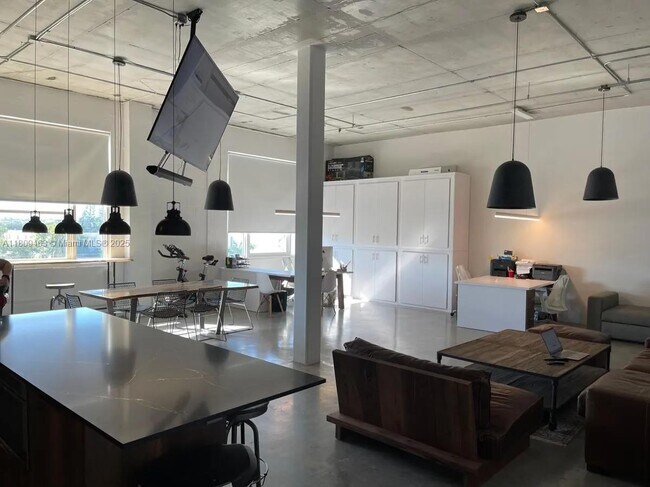 Foto del edificio - 250 NW 23rd St