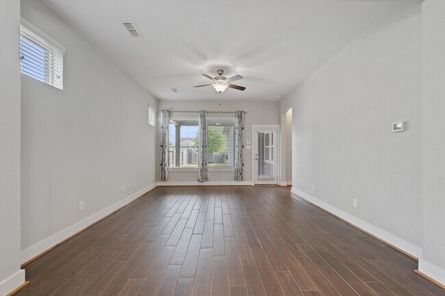 Foto del edificio - 18419 Blue Hollow Heights Dr