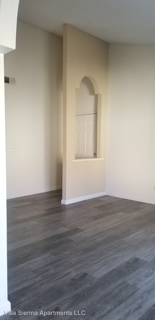 Building Photo - 6900 Valleyview Dr