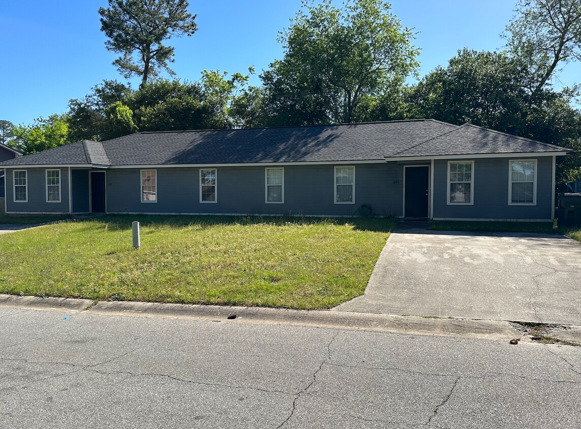 Foto del edificio - 642 Maplewood Dr