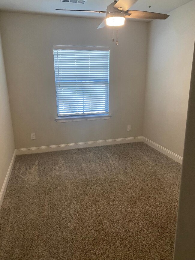 Building Photo - 120 Gardenia Dr