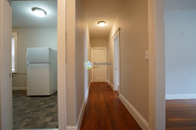 Building Photo - 47 Linden St