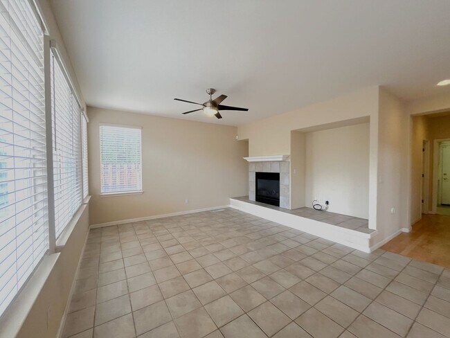 Foto del edificio - Super Desirable Southwest Reno