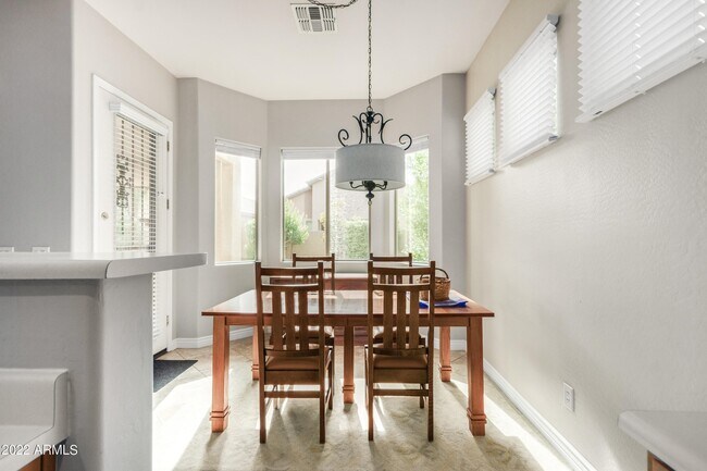 Comedor - 10433 W Carlota Ln