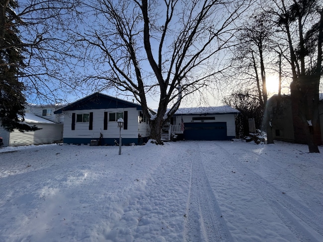 Foto del edificio - 822 12th St W