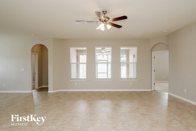 Foto del edificio - 3440 Summit Ln