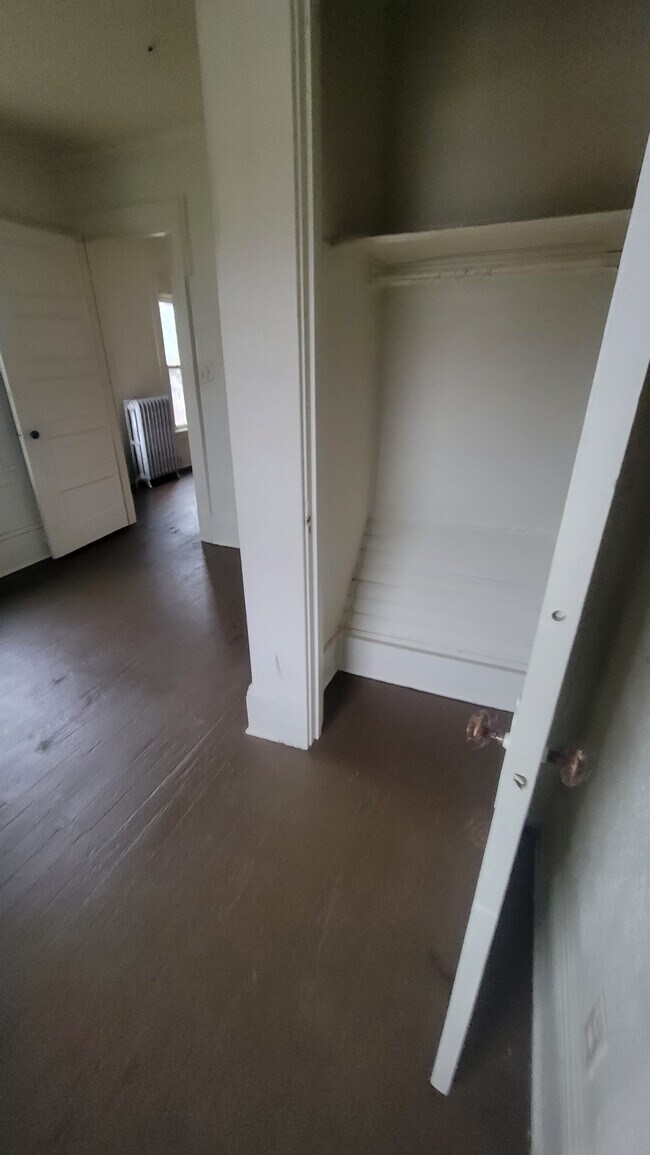 BedRoom - 4110 Cleveland Ave