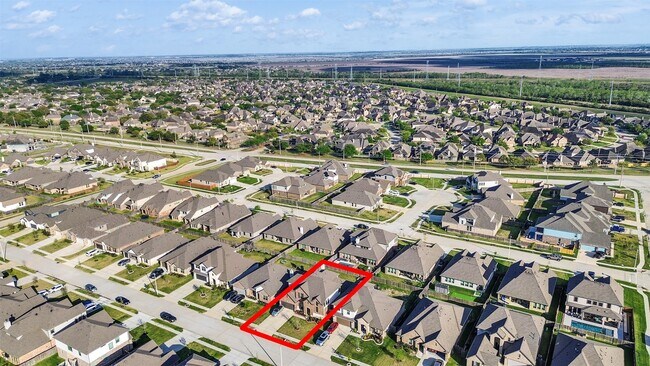 Foto del edificio - 818 Kingwood Dr