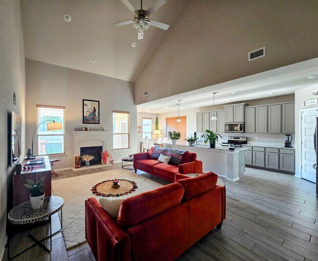 Foto del edificio - Elegant 5BD/4BA Home with Oversized Backyard in Prime Providence Village Location