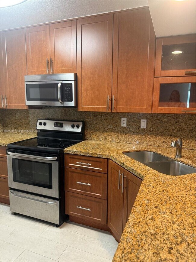 Foto del edificio - 4720 NW 102nd Ave