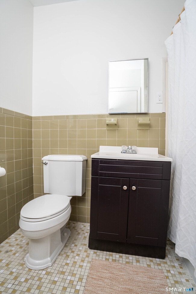 Building Photo - 31 Hall Ave