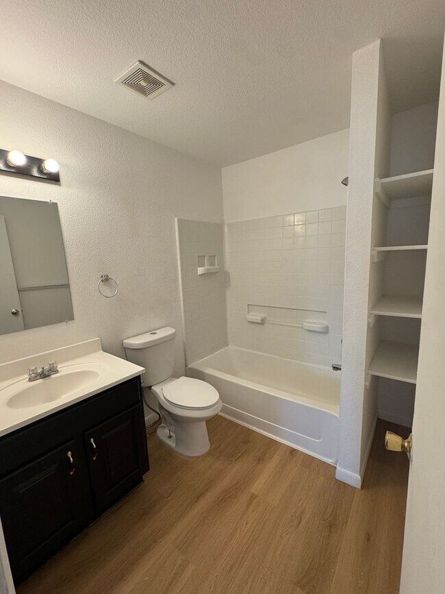 Building Photo - Charming 3BR House in Aurora