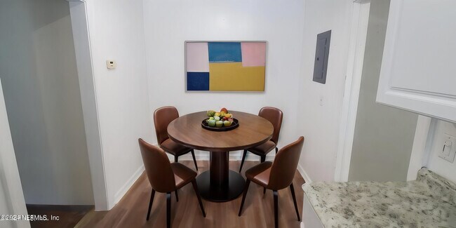 Foto del edificio - 2050 Dellwood Ave