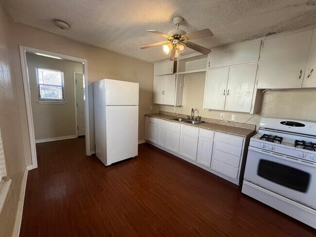 Foto del edificio - 412 W Texas Ave