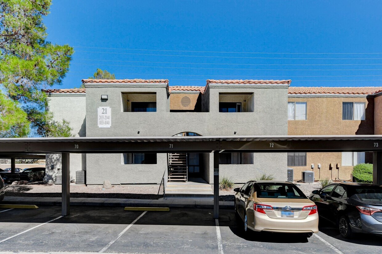 Foto principal - CHARMING 1 BEDROOM 1 BATHROOM CONDO IN DES...