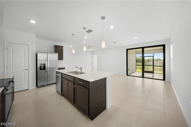 Foto del edificio - 270 Silent Lk Dr