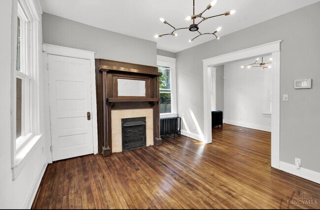 Foto del edificio - 3033 Marshall Ave