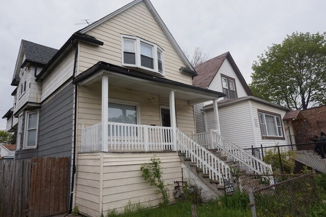 Primary Photo - 1052 N Parkside Ave