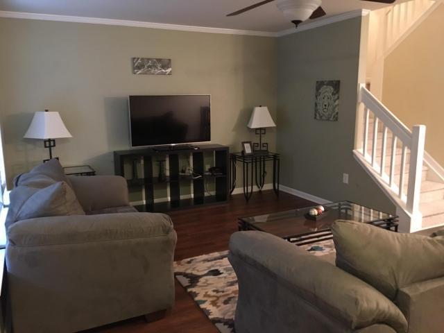 Building Photo - Townhouse available in Summer Wood!