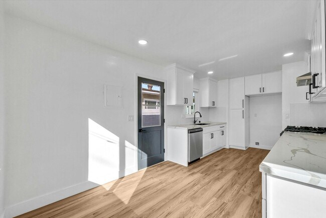Foto del edificio - 18442 Patterson Ln