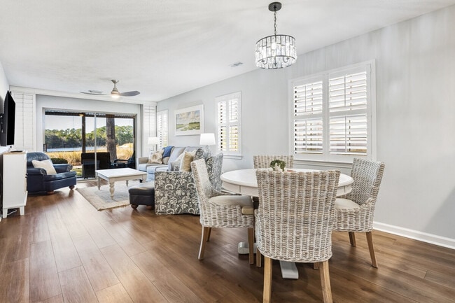 Foto del edificio - 568 Pinehurst Ln