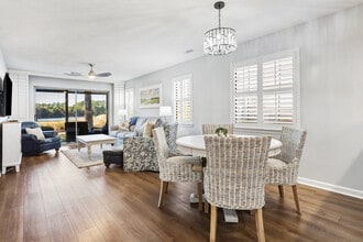 Building Photo - 568 Pinehurst Ln