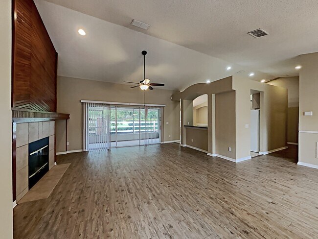 Building Photo - 1402 Bent Oaks Blvd