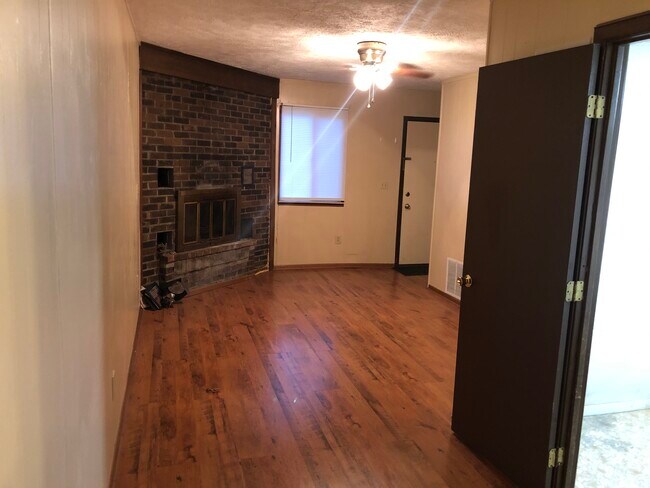 Building Photo - 42 Forest Dr