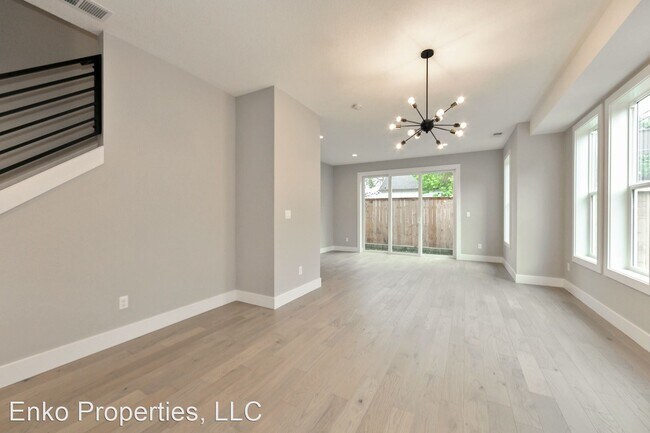 Foto del edificio - 3572-3588 NE Garfield Ave