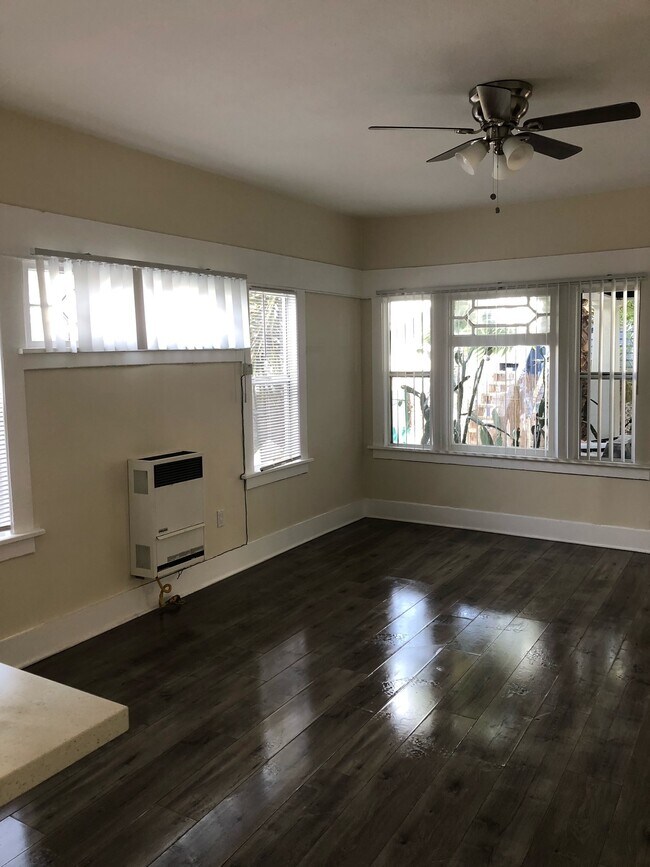 Foto del edificio - 2112 E 4th St