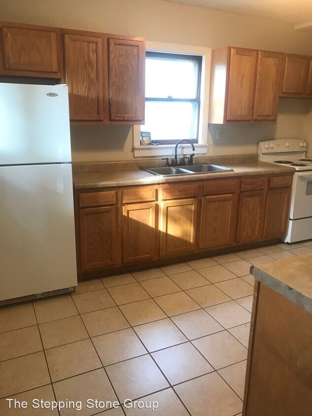 Foto principal - 3 br, 1 bath House - 253 Queen Ave North