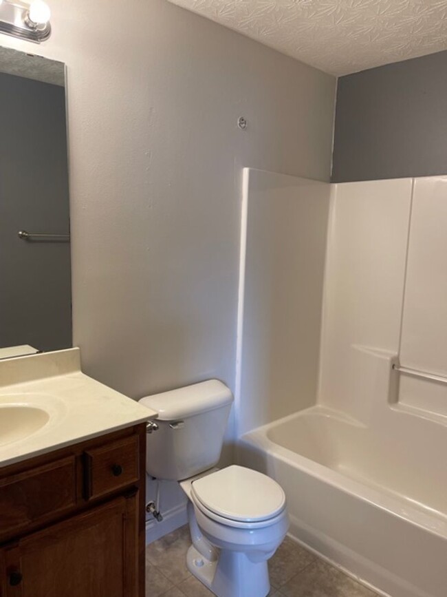 Foto del edificio - 3 Bed/2 Bath Home with 2 Car Garage