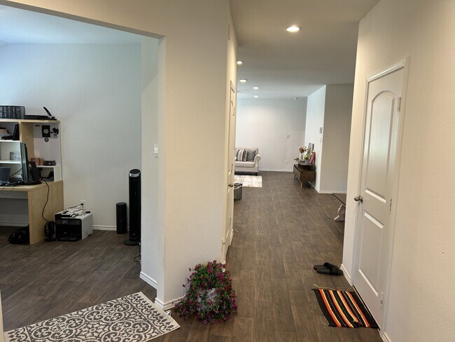 Foto del edificio - 3305 Cold Swan Ct