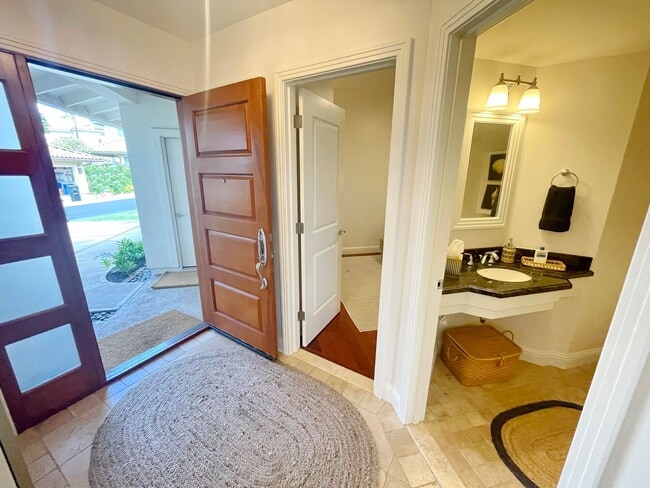 Building Photo - Kai Malu at Wailea luxury furnished townhome, 24-panel PV system, 3 bedroom 2.5 bathroom -Availab...