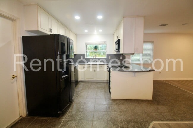 Building Photo - 13828 Otis Pl