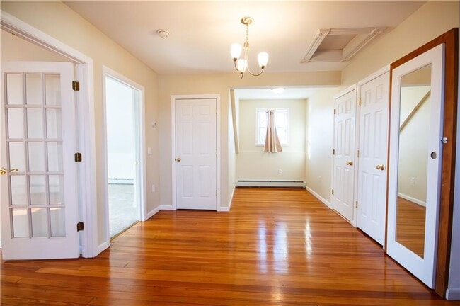 Building Photo - 40 E Barrows St