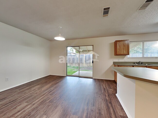 Foto del edificio - 761 Eagle Drive