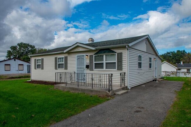 Building Photo - 4232 W 20th Ave