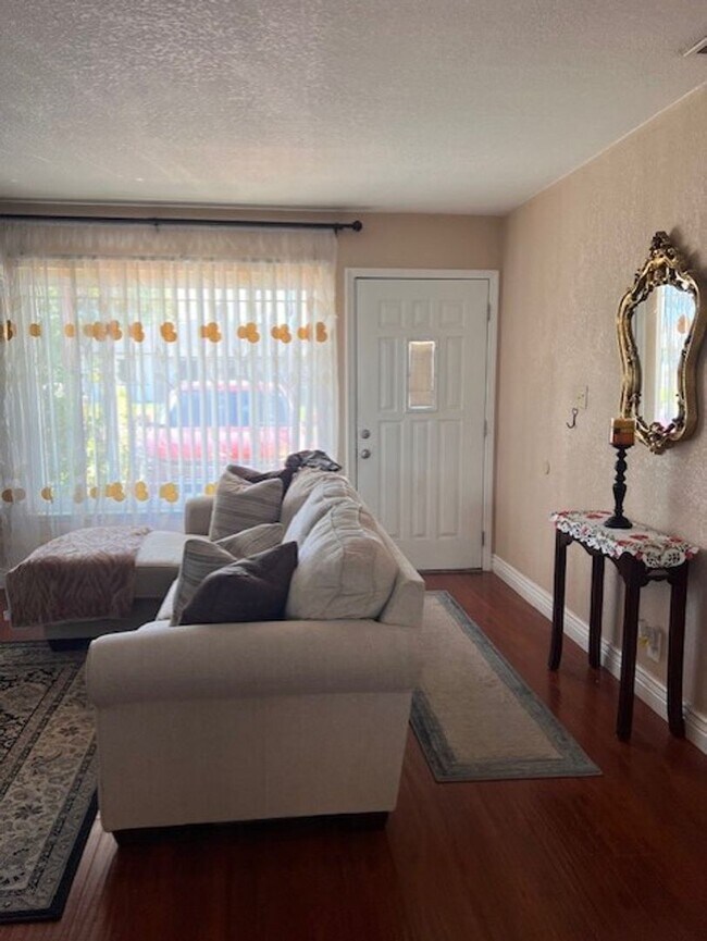 Foto del edificio - Furnished Home for Rent – North Highlands, CA